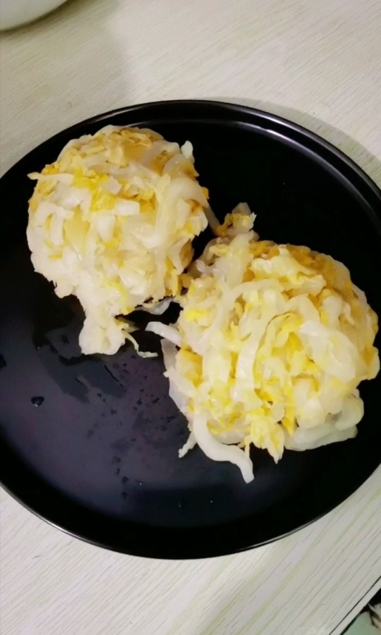 渍菜粉,攥干水分
