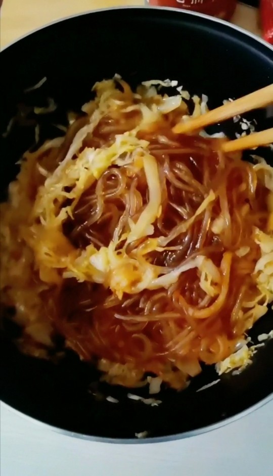 渍菜粉,翻炒均匀,