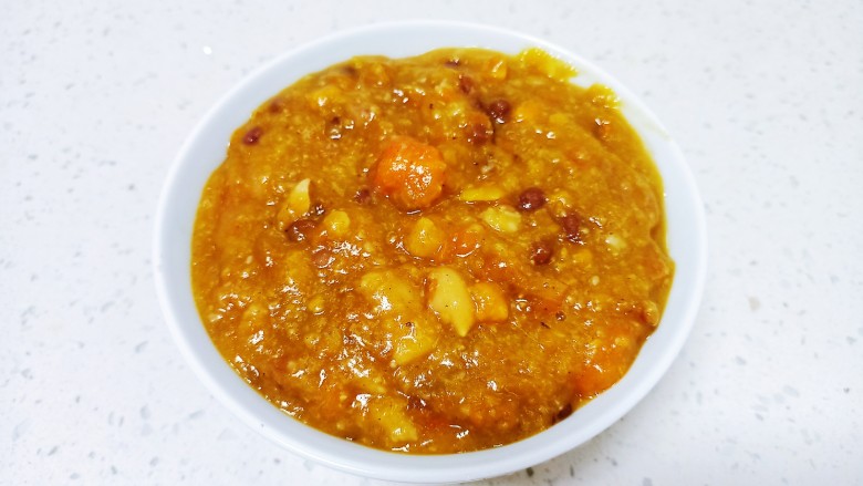 红豆小米粥,盛入碗中