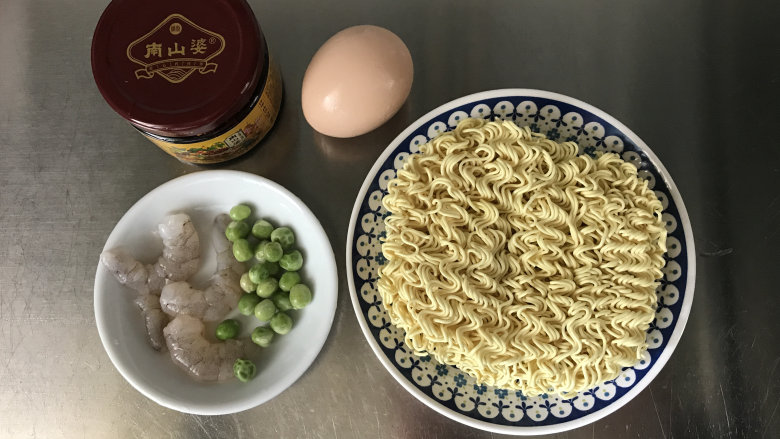 肉酱拌面,备好食材