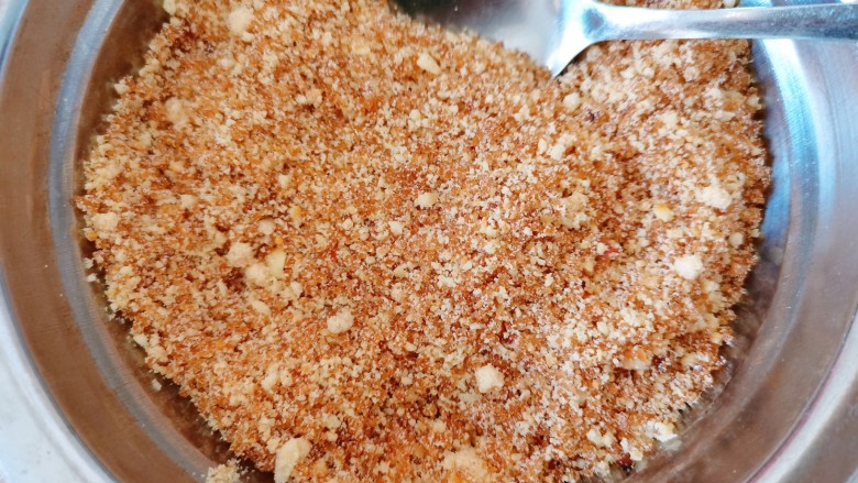 南瓜糯米饼,花生碎加入黄沙糖搅拌均匀成馅料