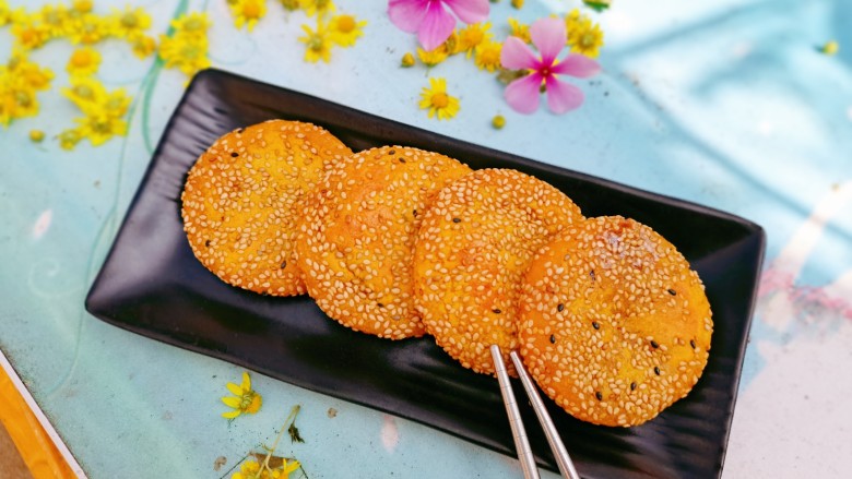 南瓜糯米饼,烙至两面金黄即可出锅