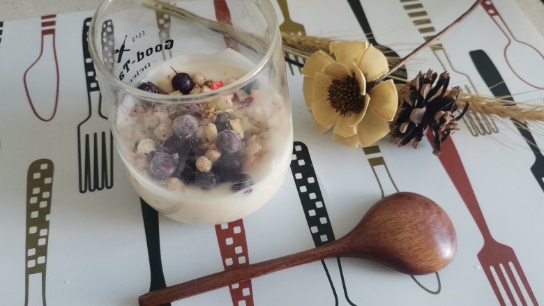 蓝莓麦片酸奶杯