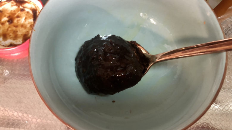 爆炒鸡胸肉,准备个调味汁:一汤匙<a style='color:red;display:inline-block;' href='/shicai/ 4510'>黄豆酱</a>