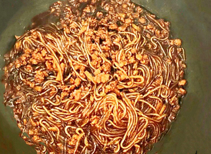 肉末粉条,肉末粉条是一道非常完美的下饭菜,粉条软糯,肉末鲜香,老少皆宜~