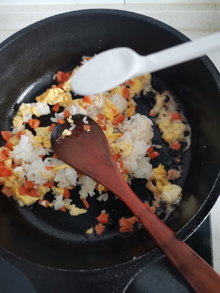 蛋炒饭,加盐