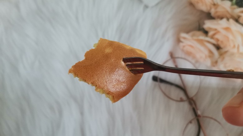 舒芙蕾蛋糕,上面这层外皮脆脆的,很香哦