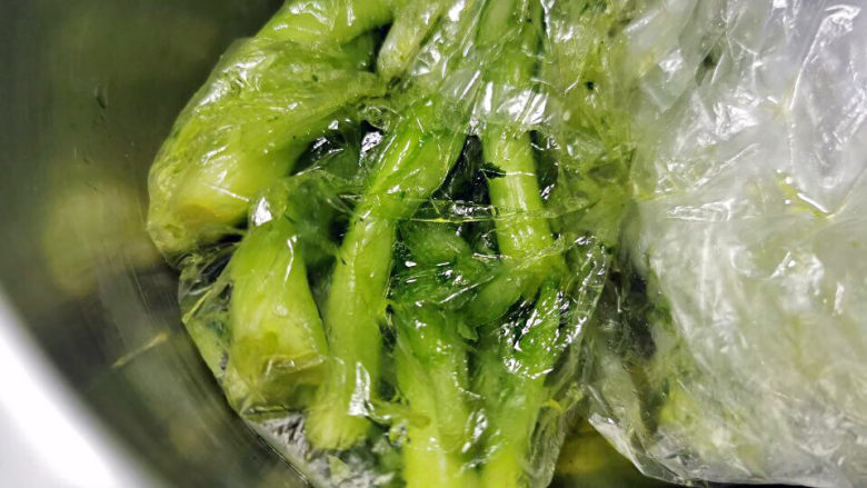 雪菜四季豆,经过一夜发酵,菜心已十分入味与柔软