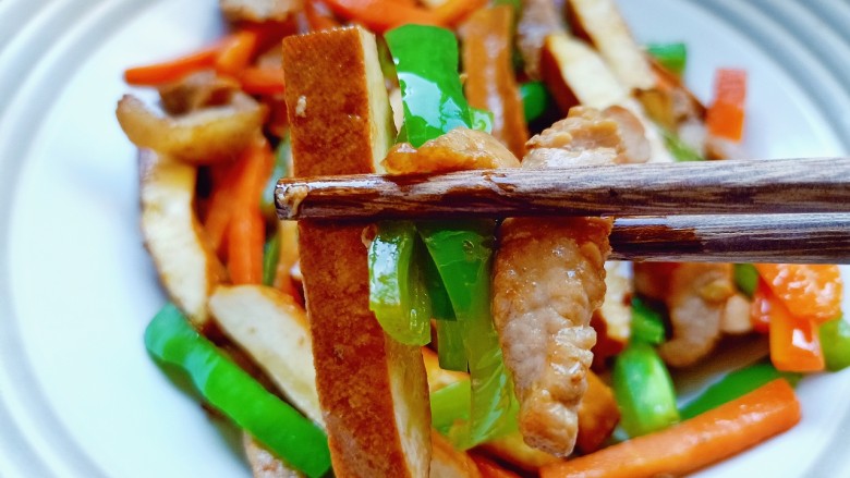青椒炒豆干,太香了!