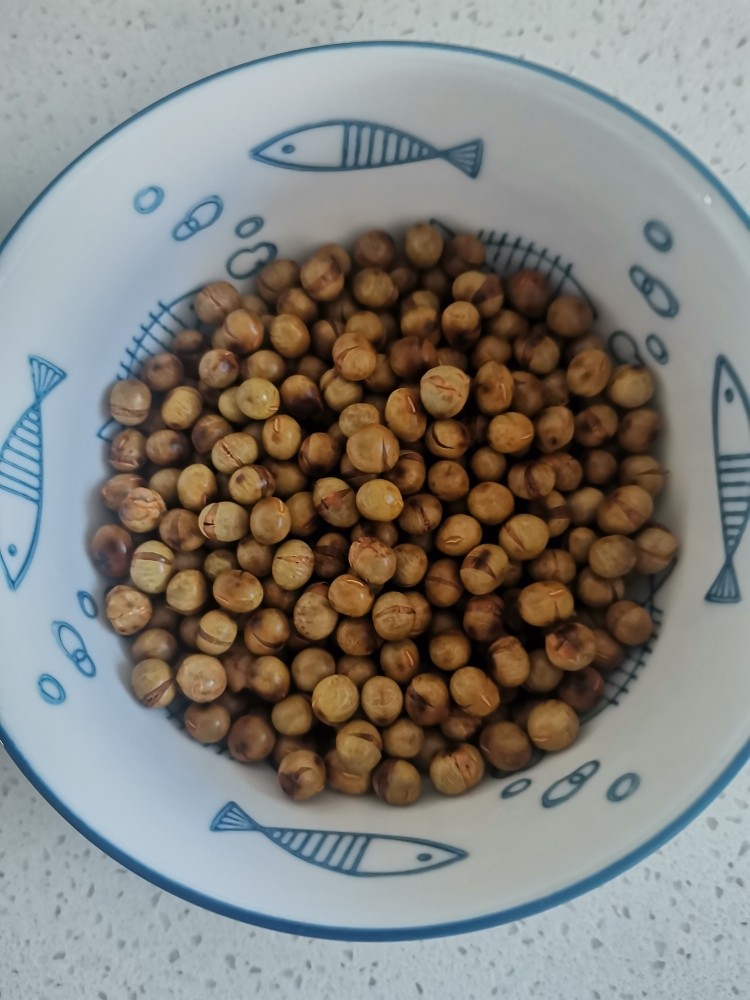 红糖糍耙,炒到变色,裂开