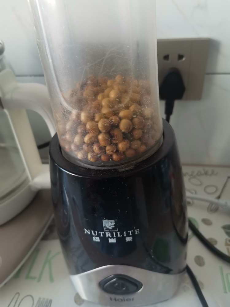 驴打滚,炒到黄豆裂开',放凉放料理机里打粉