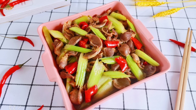 西芹炒鸡胗(香辣下饭),成品图!
