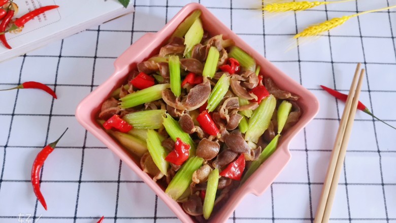 西芹炒鸡胗(香辣下饭),成品图!