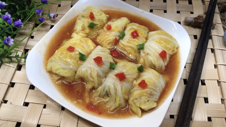白菜包肉,一道美味的白菜包肉就完成了,