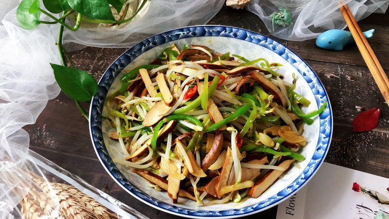 青椒炒豆干➕青椒绿豆芽炒豆干,成品