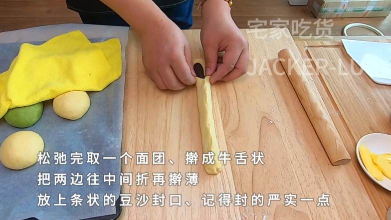 家常毛毛虫面包,简单又经典的甜品,入口细腻,绵软有嚼劲。,封口记得封的严实一点。