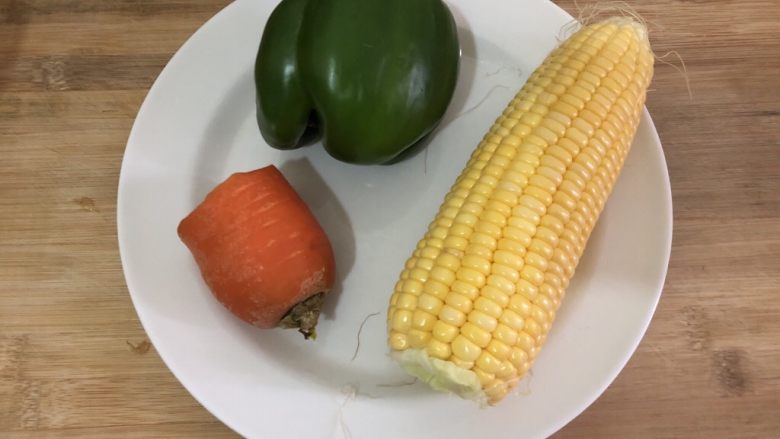 青椒炒玉米,准备食材