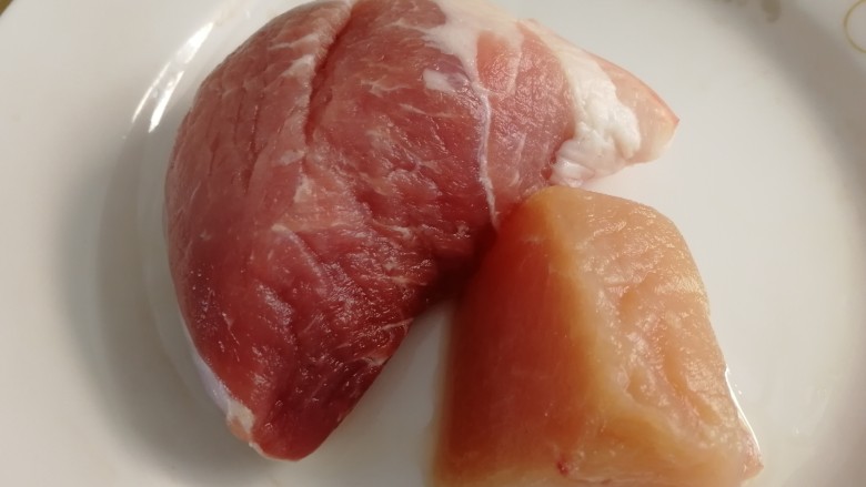 白菜包肉,猪肉,<a style='color:red;display:inline-block;' href='/shicai/ 101'>鸡胸肉</a>。