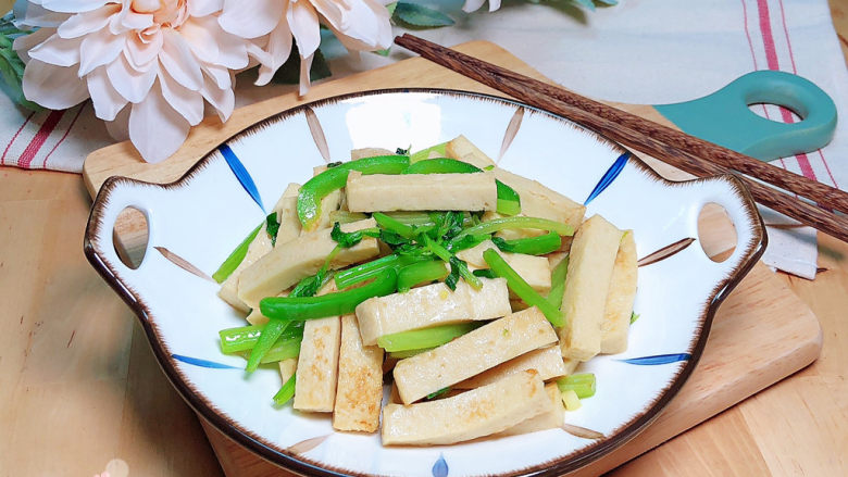 青椒炒豆干,营养丰富极了。