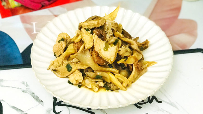 蘑菇炒肉,成品图