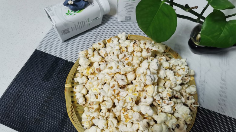 巧克力爆米花,先成出一些,就是原味的