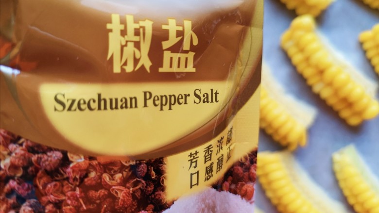椒盐玉米,准备好<a style='color:red;display:inline-block;' href='/shicai/ 10858'>椒盐粉</a>。