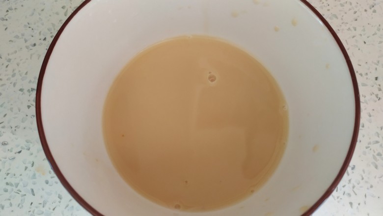 佛手瓜炒鸡蛋,一勺淀粉,适量清水,调匀