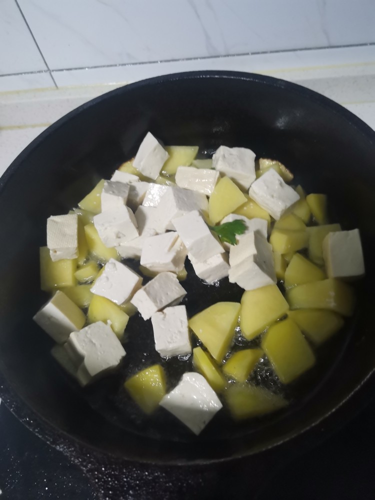 豆腐炖藕片,下豆腐