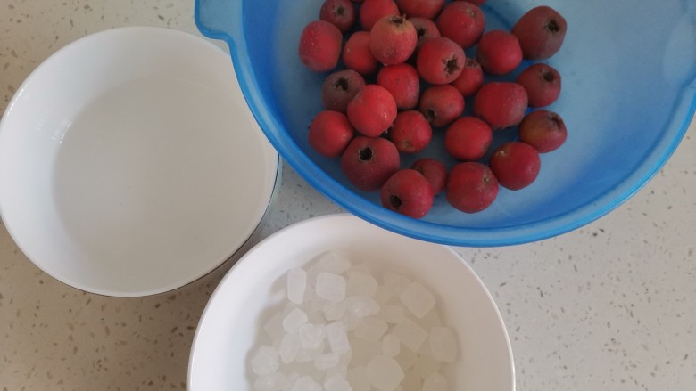 酸酸甜甜~雪花山楂球,准备称好食材备用,