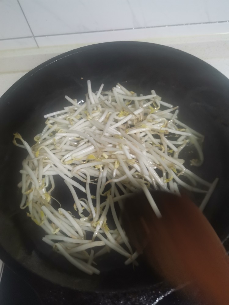 绿豆芽煎饼,炒绿豆芽