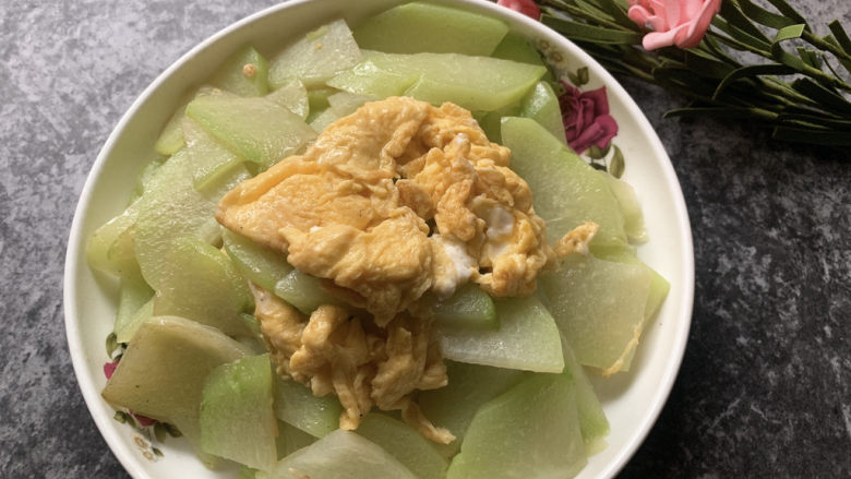 佛手瓜炒鸡蛋,佛手瓜炒鸡蛋,碧波秋黄像极了夏末初秋的交替。