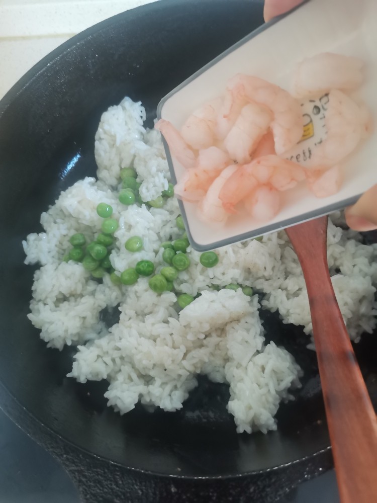 鲜虾鸡排饭,加入虾仁