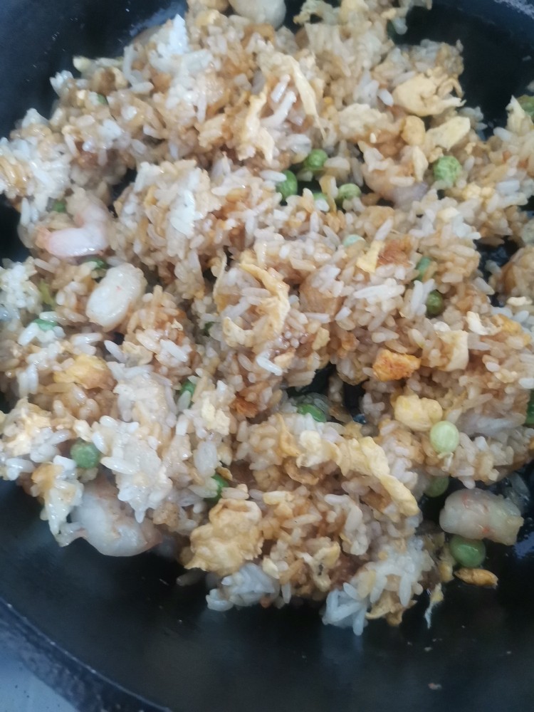 鲜虾鸡排饭,炒好成出