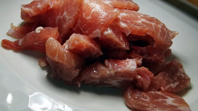 肉丝炒海带头,切些<a style='color:red;display:inline-block;' href='/shicai/ 4613'>肉丝</a>,