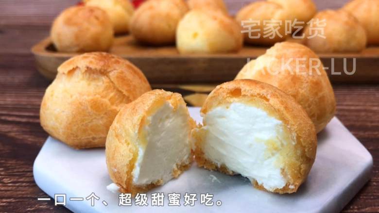 简单迷你小泡芙,外皮酥脆,甜而不腻,香浓可口,真的超级好吃。,外皮酥脆,馅料甜蜜,甜而不腻,香浓可口。
