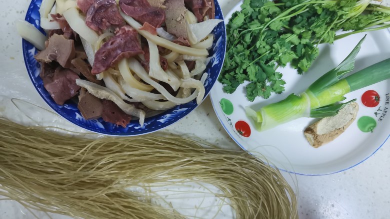 羊杂汤,准备食材备用