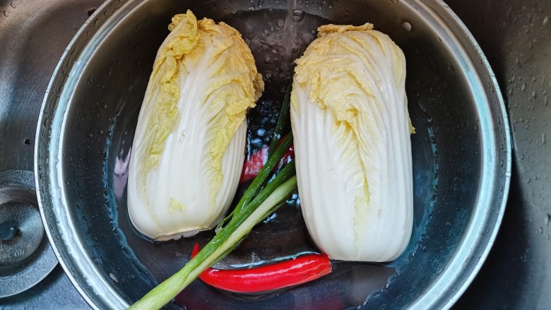 酸辣娃娃菜,娃娃菜,小辣椒,葱洗净