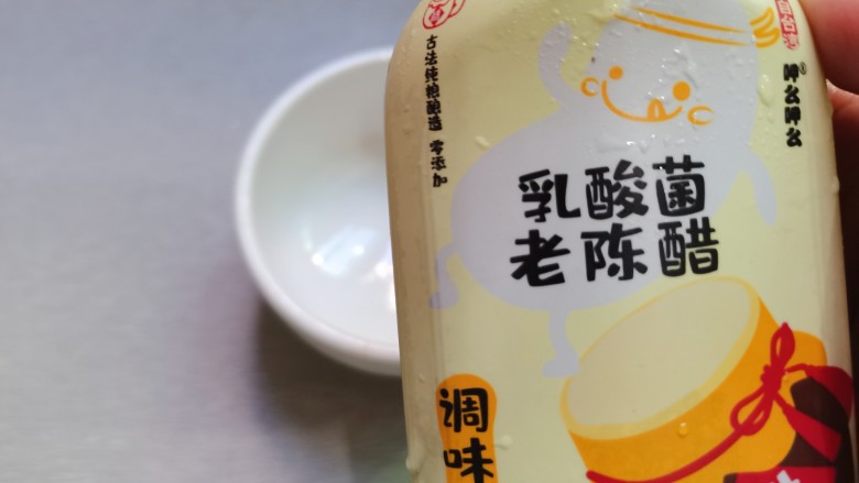 酸辣娃娃菜,准备个碗2勺<a style='color:red;display:inline-block;' href='/shicai/ 750'>陈醋</a>