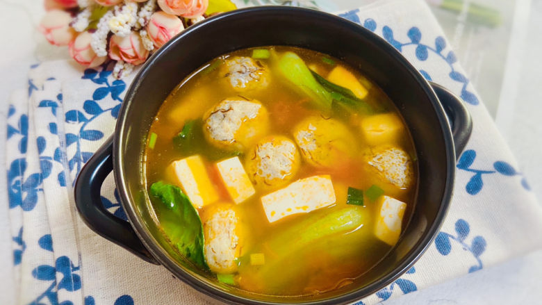 鱼丸豆腐汤,鱼丸豆腐汤,鲜美可口