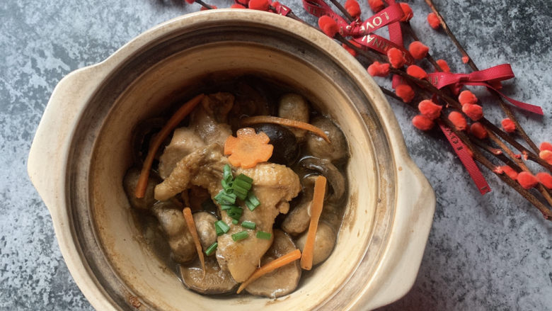 鸡腿炖蘑菇,鸡腿炖蘑菇完成!