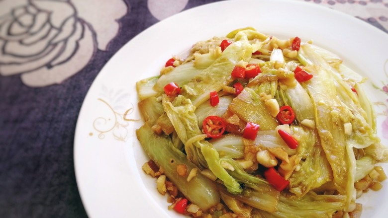 酸辣娃娃菜,盛盘。鲜香脆爽,酸辣开胃,超级下饭。