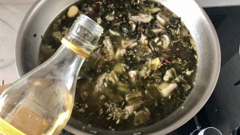 酸菜羊肉,加少许料酒