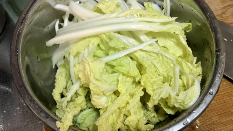 酸辣娃娃菜,娃娃菜切丝