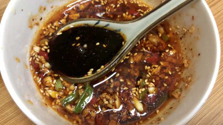 酸辣娃娃菜,一汤匙鲜贝露