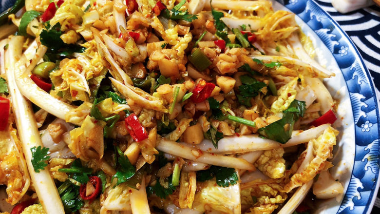 酸辣娃娃菜,这道娃娃菜做法简单，酸辣爽口，十分下饭，喜欢的小伙伴们快来试试看吧😄