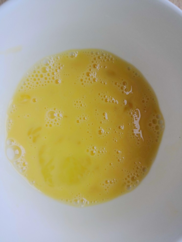 番茄豆腐汤,<a style='color:red;display:inline-block;' href='/shicai/ 9'>鸡蛋</a>打散备用