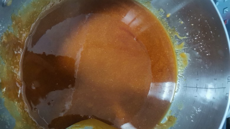 香酥芝麻糖,化到焦糖的颜色,然后像蜂蜜一样的感觉就可以了