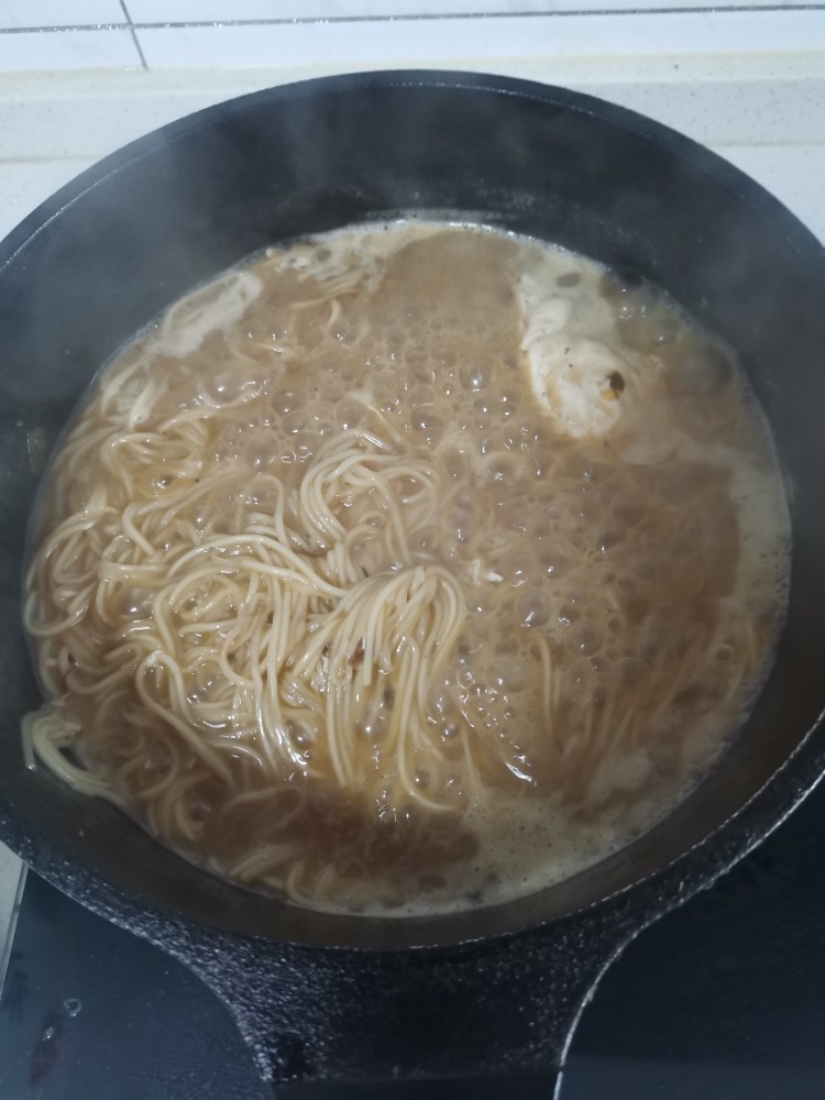 鸡汤面,文火鸡蛋煮熟面也就熟了