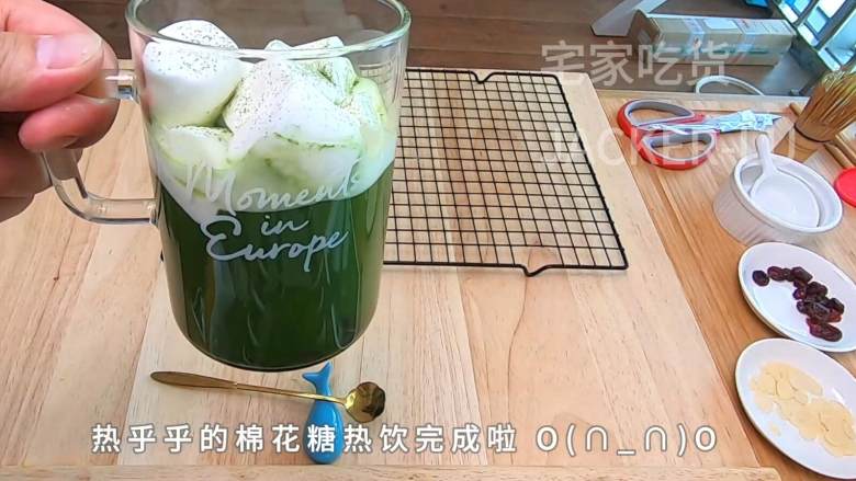 抹茶棉花糖热饮,自制圣诞热饮,暖心又暖胃,喝上一杯超满足。,热乎乎的棉花糖热饮完成啦O(∩_∩)O