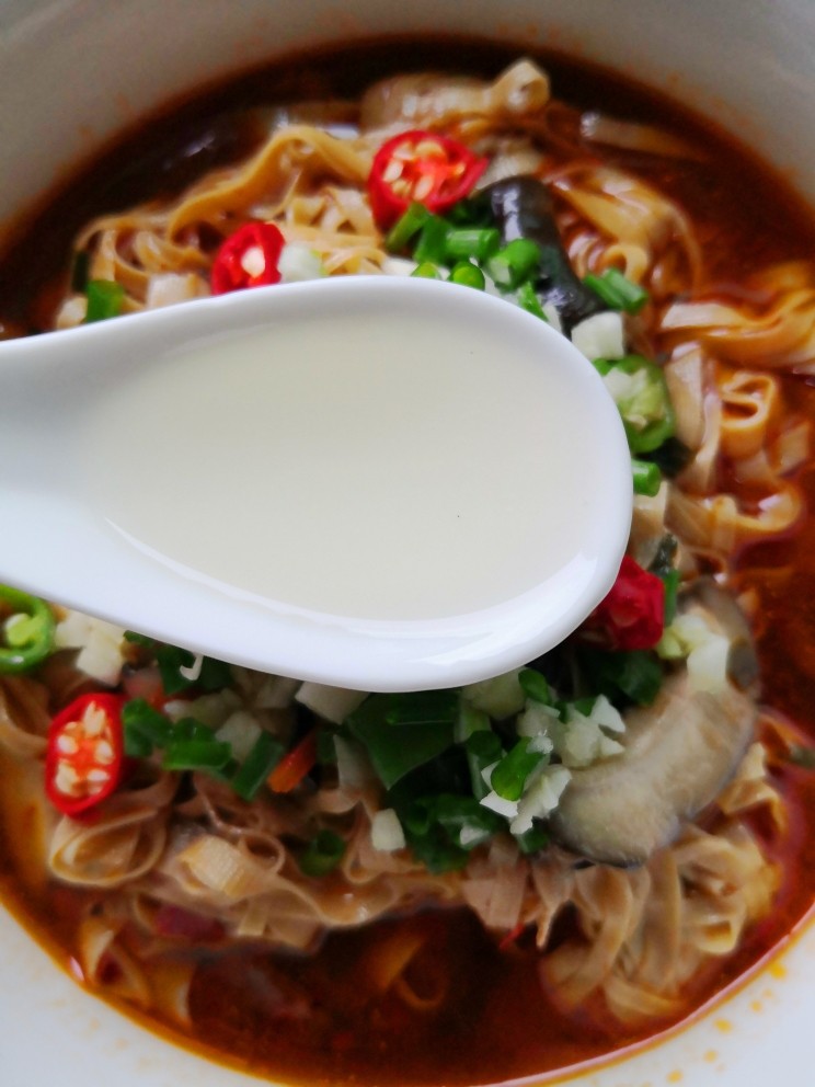 水煮千张,淋上热油,香味扑鼻